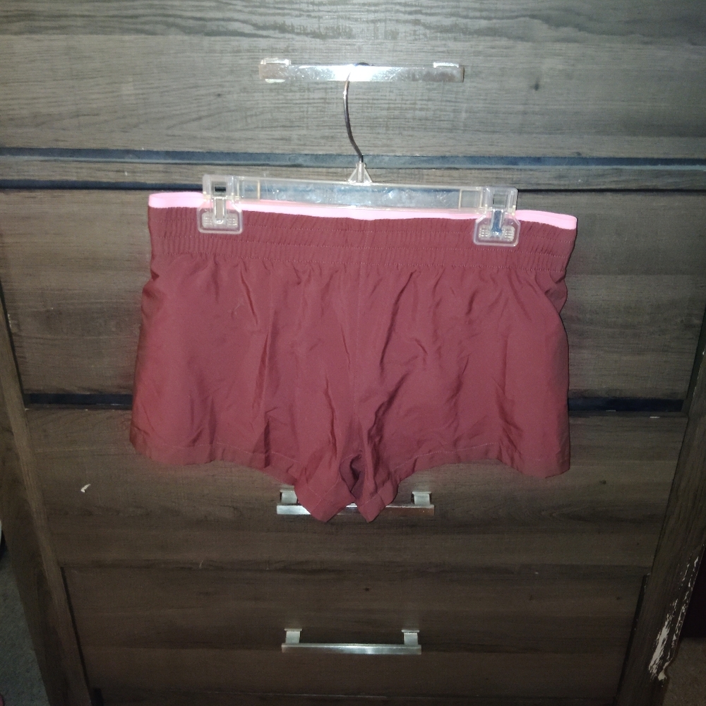 FABLETICS Mid Rise Run Short - Picture 3 of 9